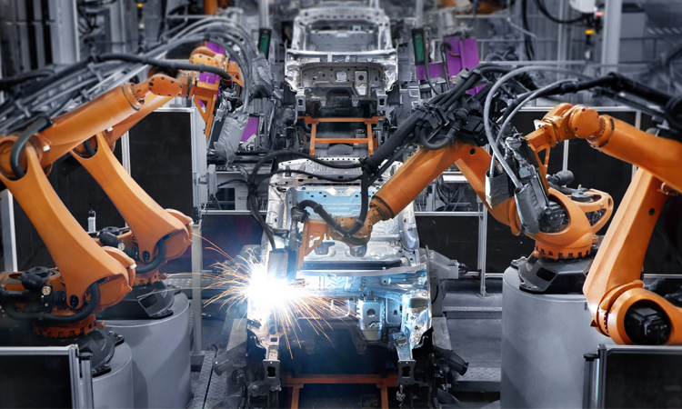 Применение роботов в процессе производства автомобилей
